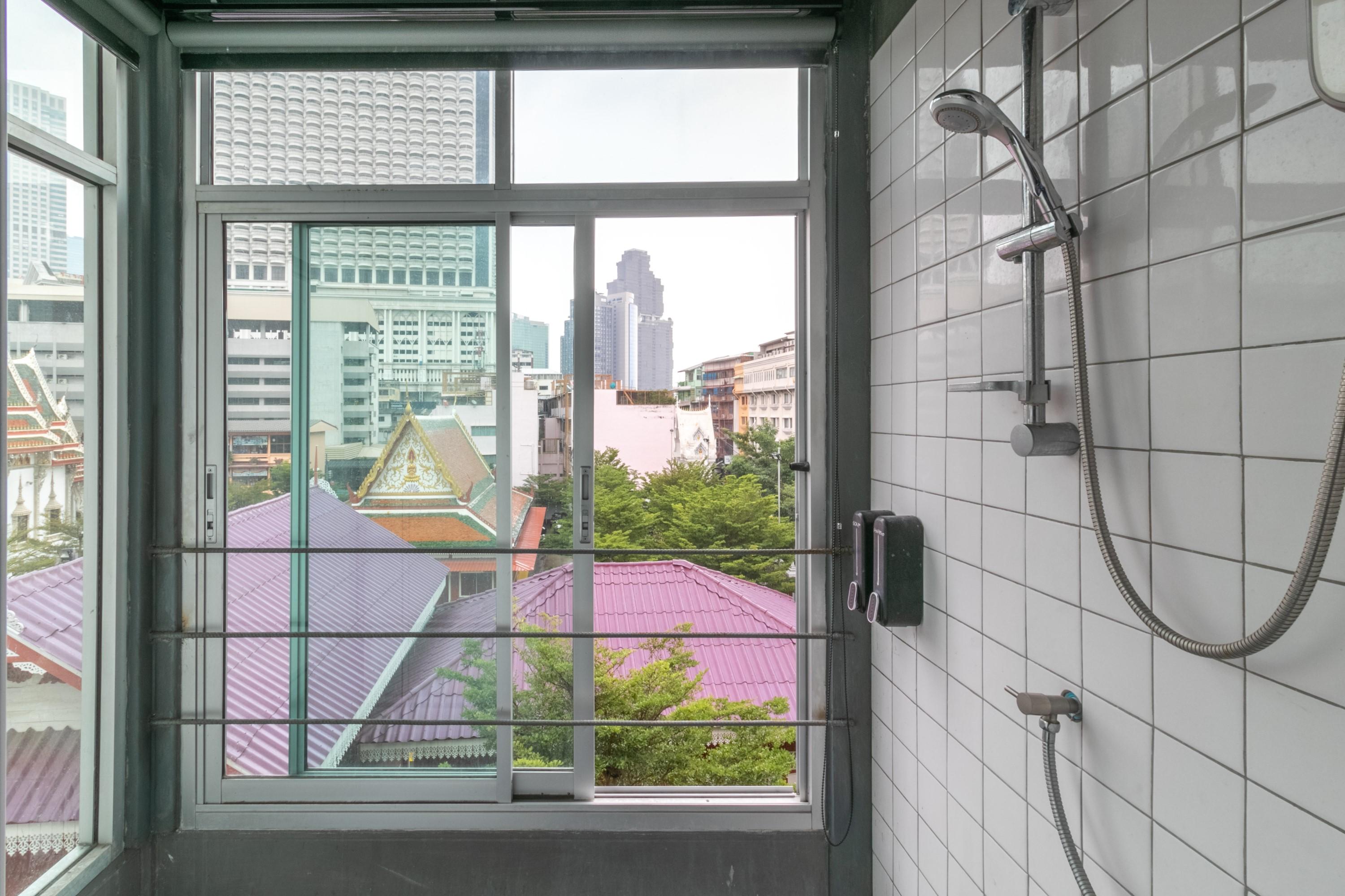 Zhelter'Bkk Hostel Bangkok Bagian luar foto