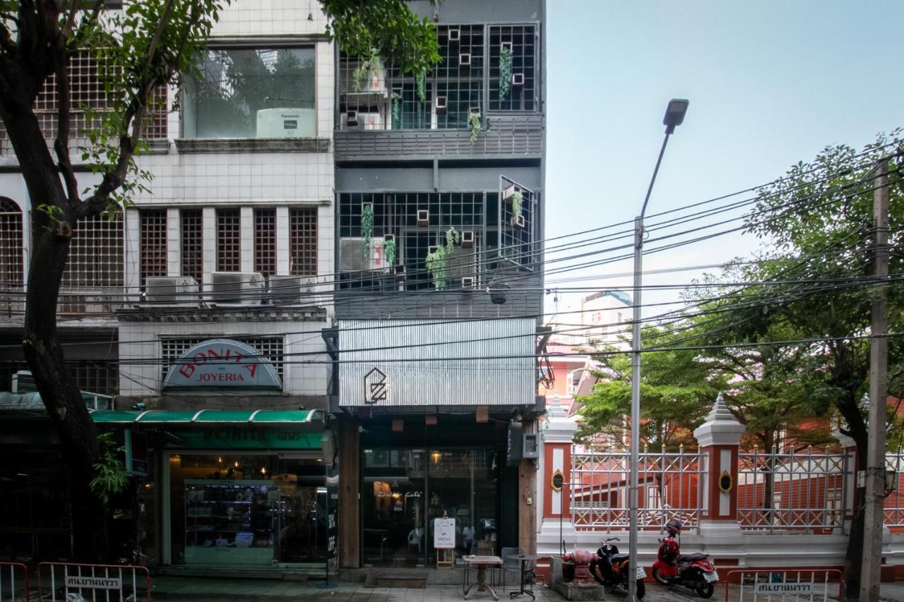 Zhelter'Bkk Hostel Bangkok Bagian luar foto